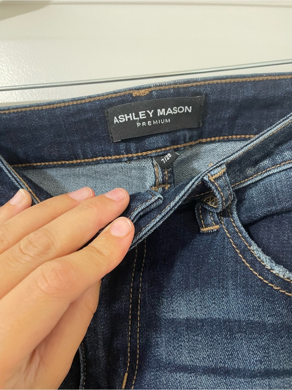 Embroidered Jeans - Picture 3 of 4